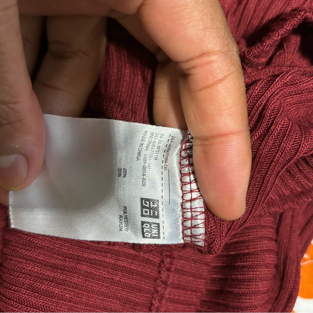 Uniqlo Ribbed Mock neck - Picture 5 of 6